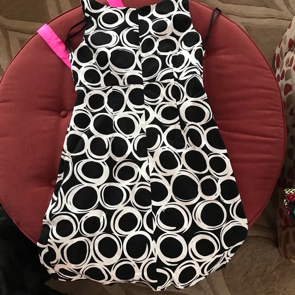 Sleeveless Dress - Picture 2 of 2